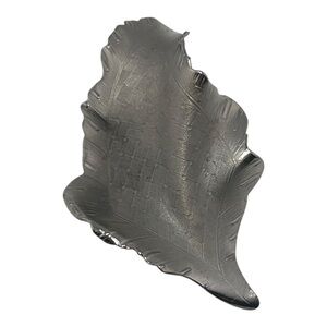2093. VINTAGE GIOVANN‎ SIGNED LEAF BROOCH SILVER TONE LOCKED CLASP
